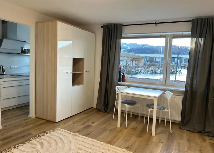 Schoene 1-Zimmer Wohnung Am Bahnhof Mit Parkplatz