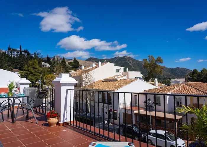 Idyllic Townhouse With Scenic Views Mijas Pueblo