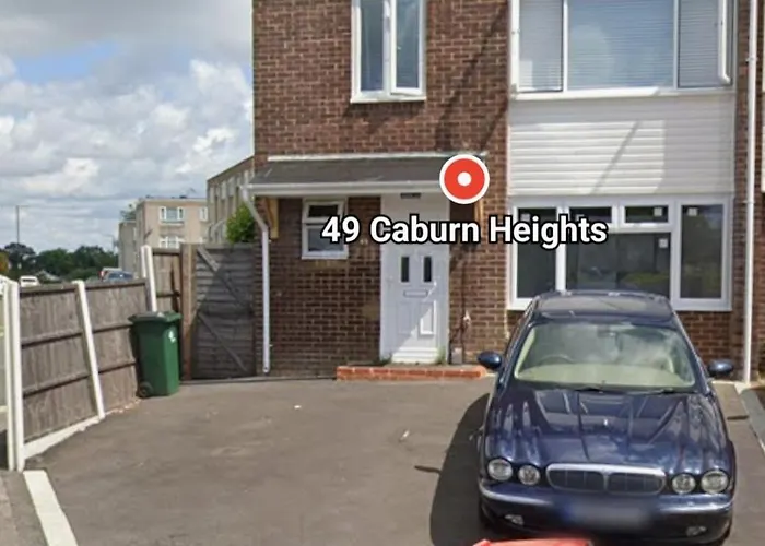 Gatwick Guest House - Short & Long Stay, Airport Parking, Airport Shuttle, Early & Late Check In