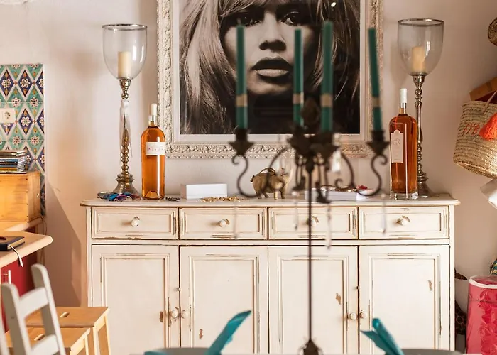2 Bedrooms Central Saint-Tropez, Next To The Port