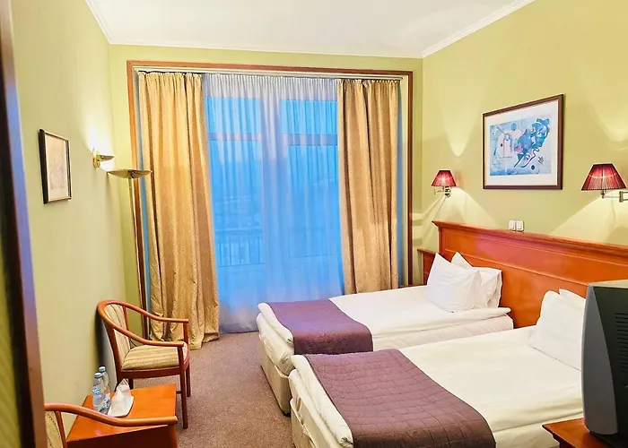 Готель Дніпро Dnipro Hotel
