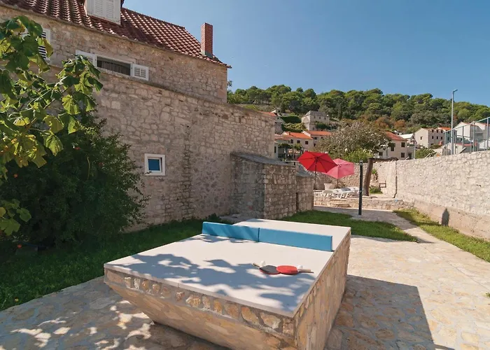 Holiday Home Pucisca Gospe Lurdske