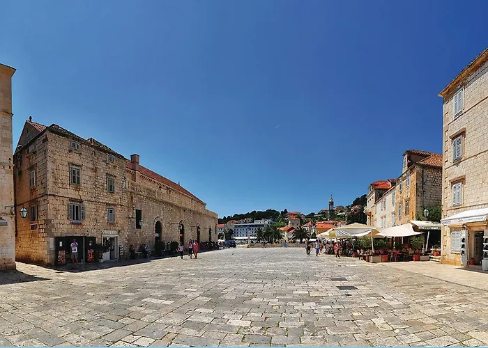 Pet Friendly Apartment In Vrboska With Wifi