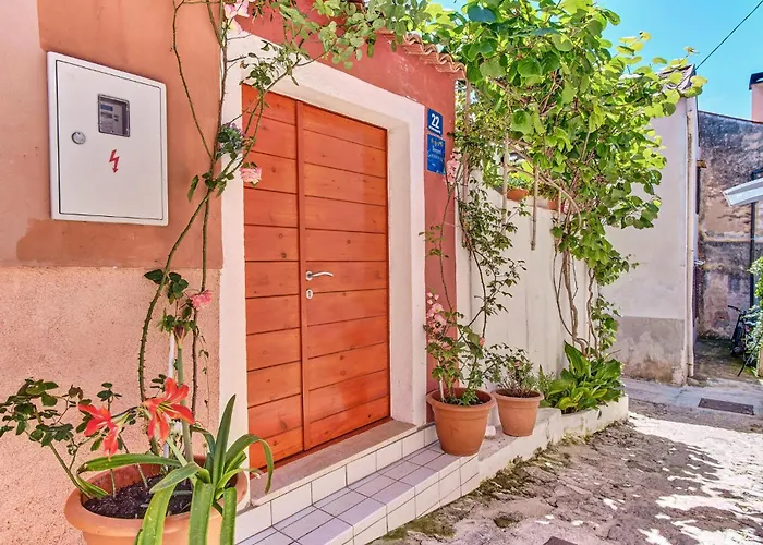 Beach Front Home In Mali Losinj With Wifi