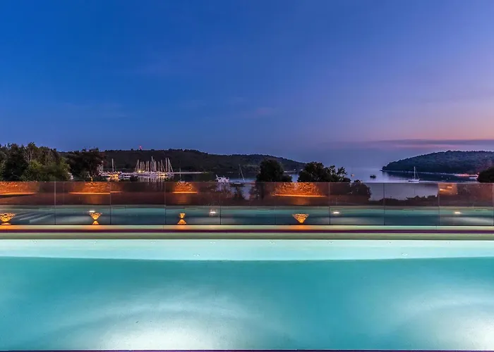 2 Bedroom Awesome Apartment In Banjole