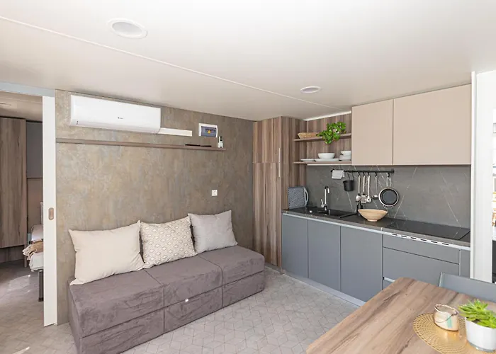 Gorgeous Home In Brodarica