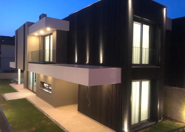 Villa Merkez Havuzlu Odalarbanyolu