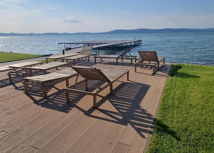 Platan Holiday Apartman With Lakeview