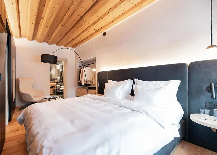 Schwarzer Adler - Concept Living