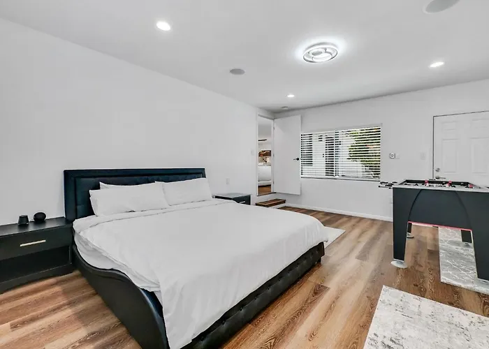 Luxury 2 Separated Villa In Huntington Beach