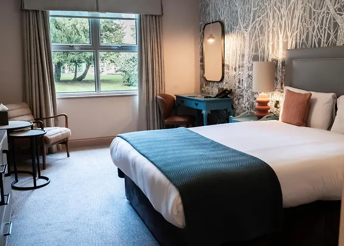 Bush Hotel Farnham