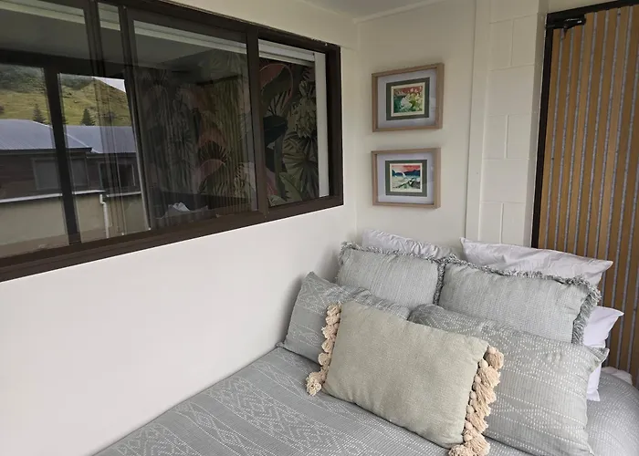 Charm On Commons, Mauao
