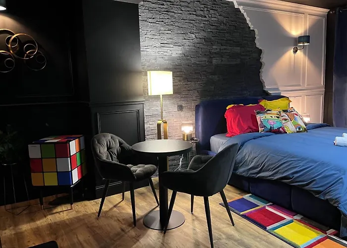 La 104 Picasso Suite tendance dans maison réservée aux hôtes