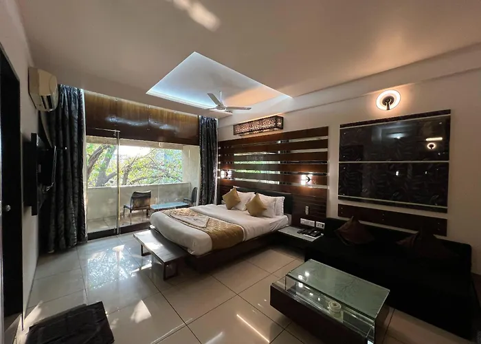 Hotel Samrat, Kolhapur