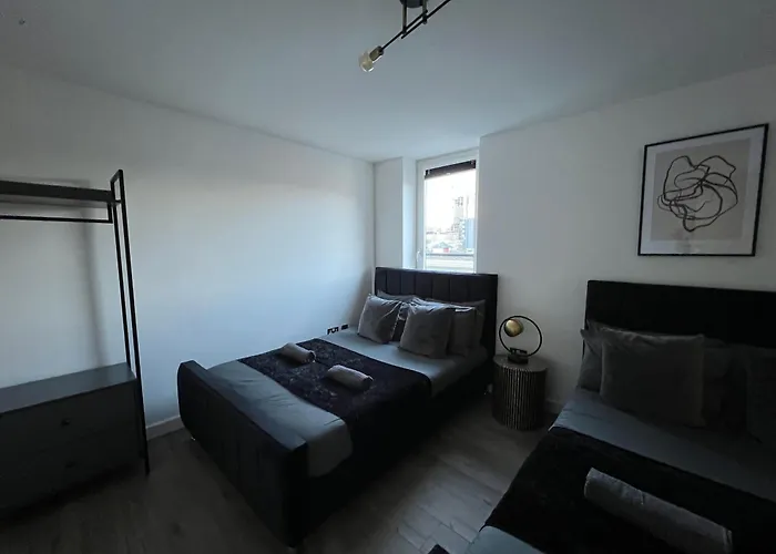2 Bedroom Top Floor City View