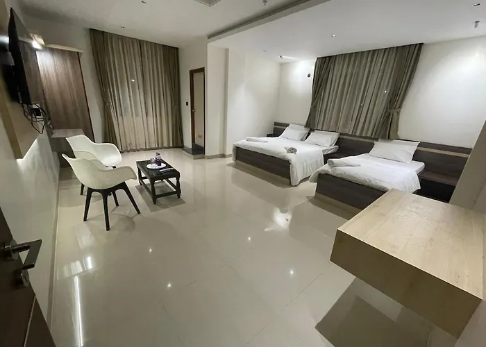 Model Grand Inn