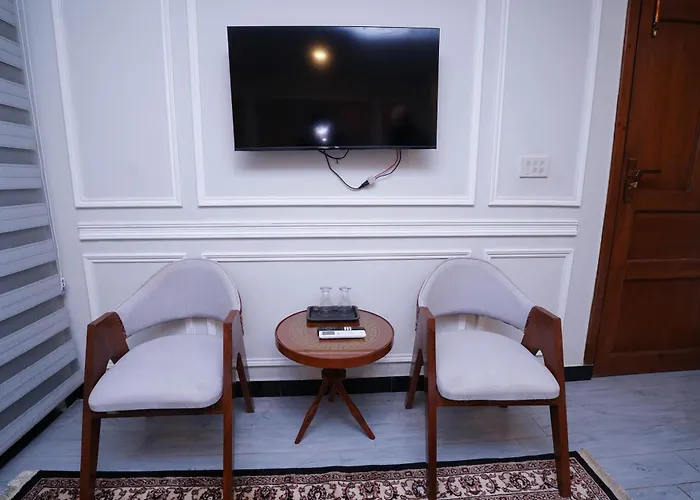 Luxvill Hotel