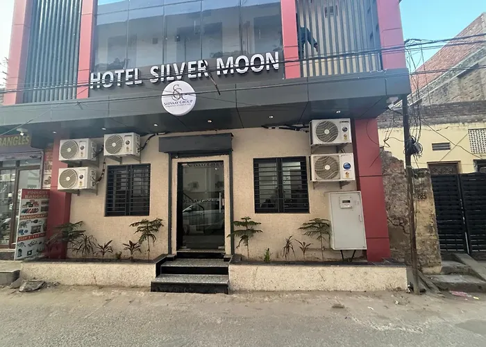 Hotel Silver Moon-200 Meter Jaipur Junction