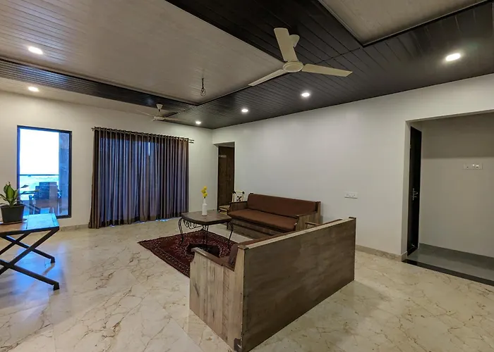 Hotel And Villa Samarth Palace