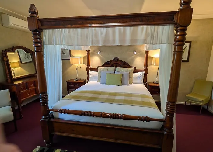 Mahogany Inn And Distillery