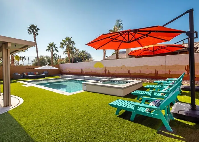 Spacious Yard, Sparkling Pool & Spa, Firepit, 9Beds!