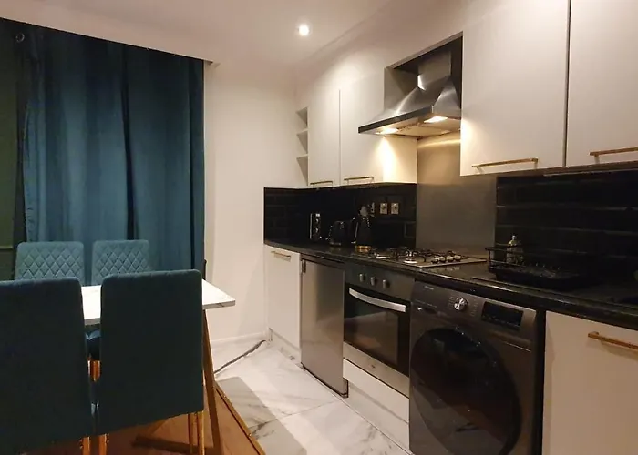 Luxurious Flat 19Min From London, 7Min To Station