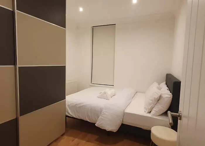 Luxurious Flat 19Min From London, 7Min To Station