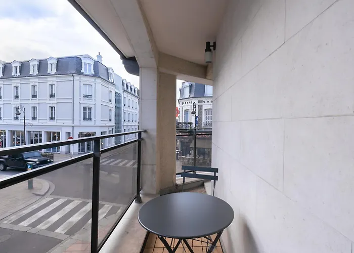 Central Appartement With Terrace And Free Parking