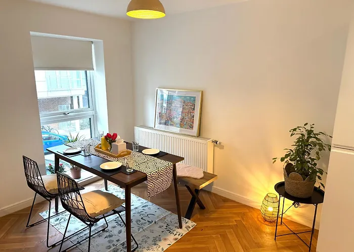 Issara Apartments 41 - Great Location & Private Parking