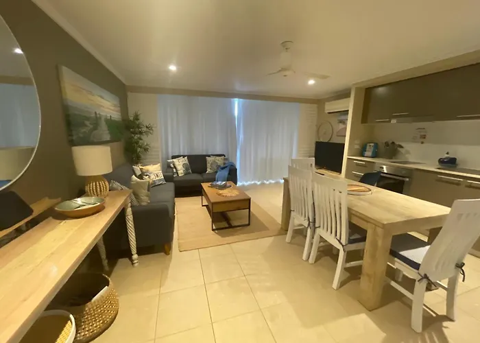Hervey Bay 50 Meters From The Beach, 2Br 2Ba Apartment In Resort On The Esplanade With 2 Pools, Spa, Gym, And Parking