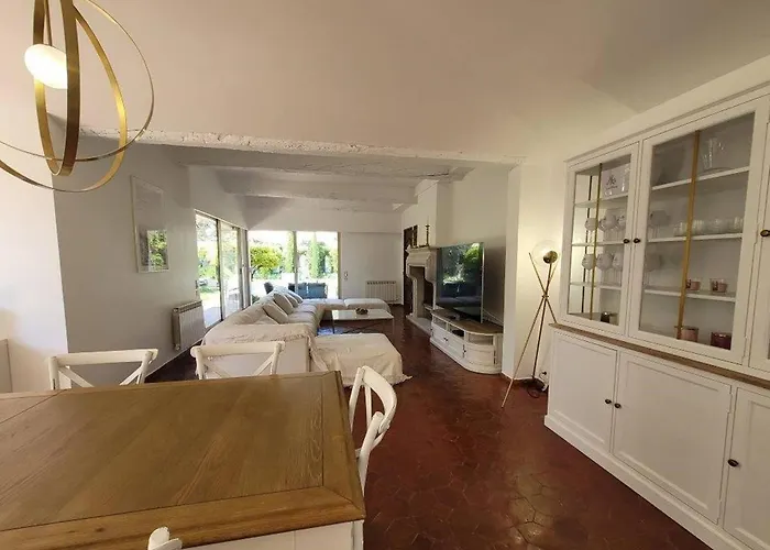 Juan Les Pins : Villa De Charme Avec Piscine