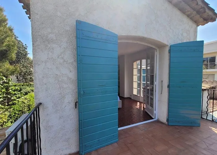 Juan Les Pins : Villa De Charme Avec Piscine