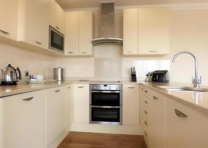 4 Goodrington Lodge