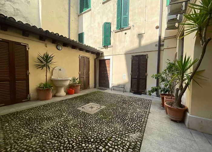 Appartamento In Piccola Casa Di Corte