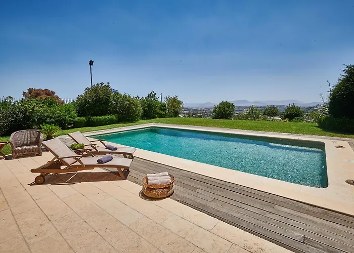 Luxury Maisonette With Pool