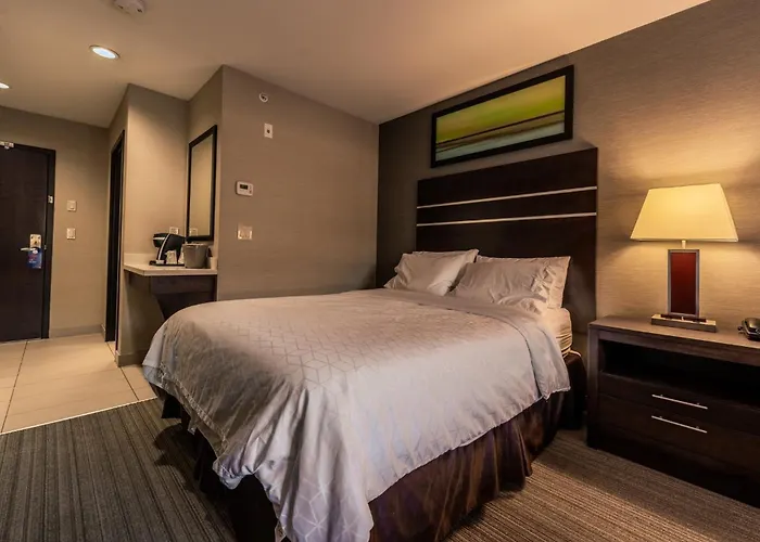Holiday Inn Express Golden-Kicking Horse By Ihg