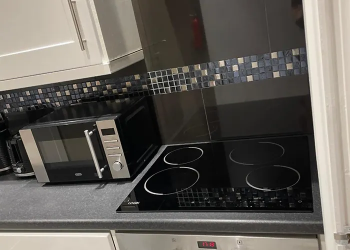 Sitwell Coastal Apartment With Free Parking