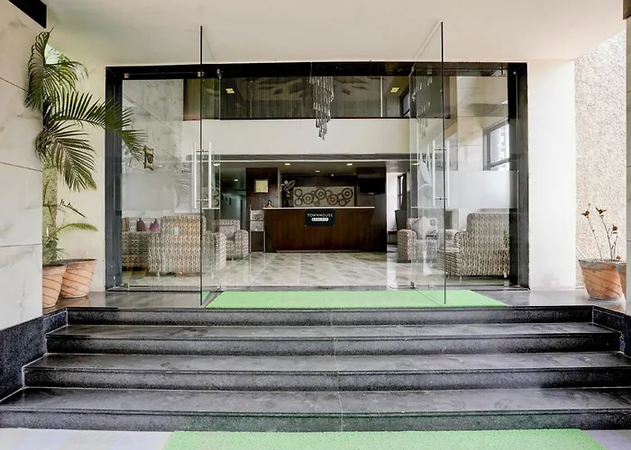 Townhouse Anand Formerly Hotel The Maison
