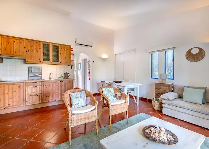 Paraiso de Alvor: Poolside Retreat Near Beach and Village