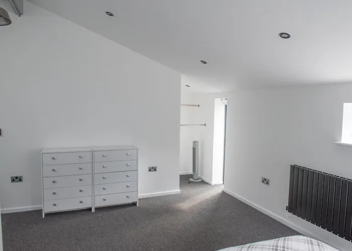 Toothbrush Apartments - Central Ipswich - Fore St