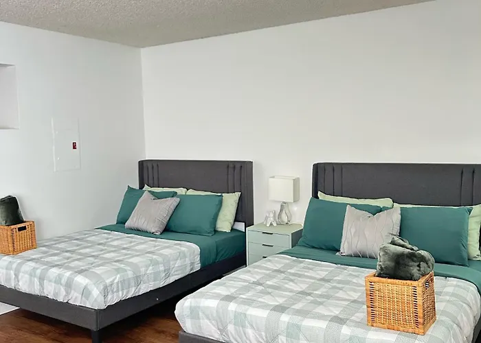 Hollywood Blvd Studio Free Designated Parking & Wifi
