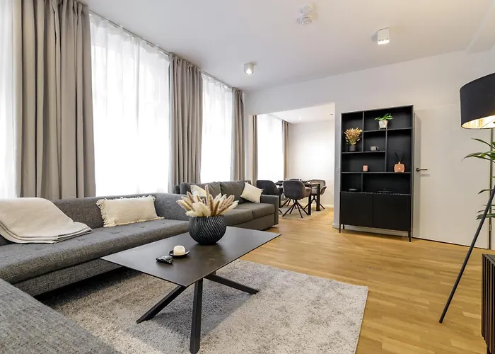 Elly Nine - Stylish Urban Apartments