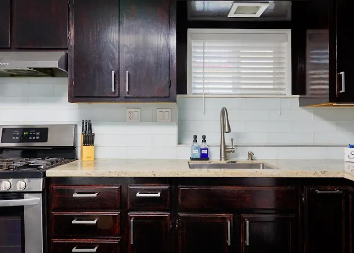 Quiet Victorian 2Br • Ping Pong Room • Free Parking • W/D