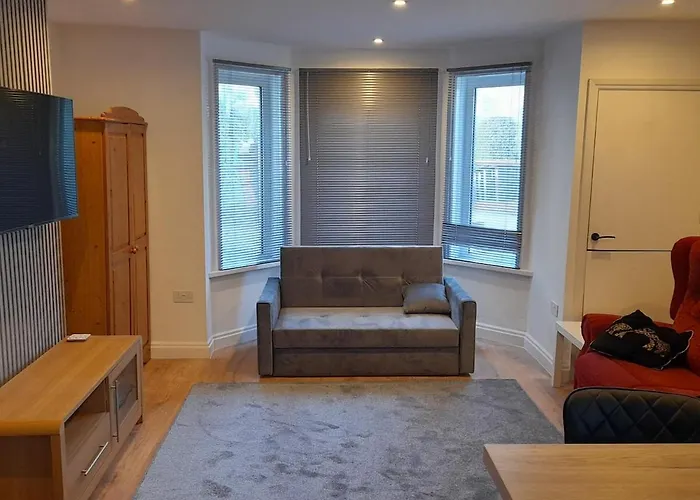 Modern 1-Bed Flat In Dover