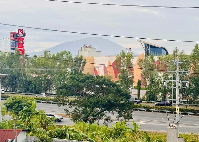 Dimple'S Nest At Azure North San Fernando