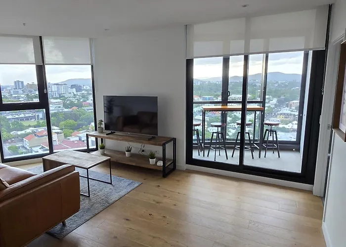 Luxury 2Br Fv Peppers Pool Parking Balcony Near Rbwh & Cbd