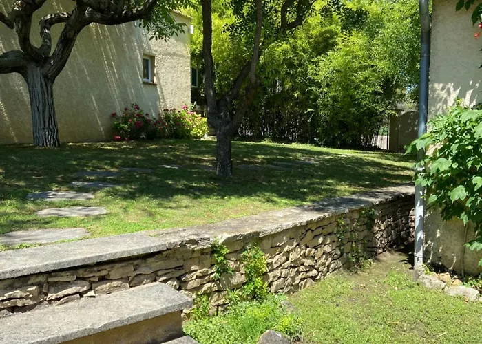 Gite Charmant Avec Piscine Et Terrasse En Provence Mdv