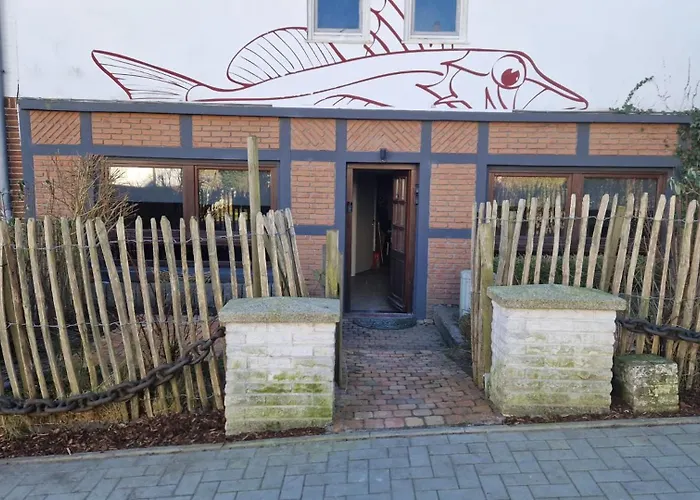 Gluecksburg Strandnah An Der Foerde