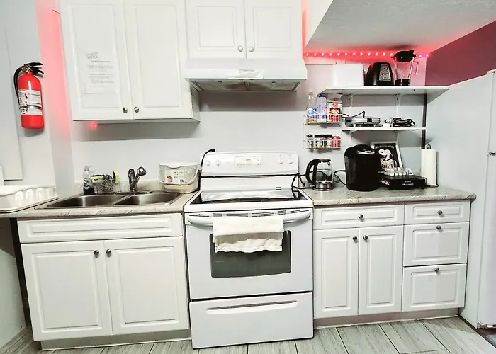 Staycation Studio Apartment, Private Kitchen , Washroom, Micro Gym & Free Onsite Parking