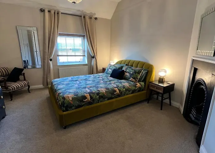 2 Bedroom Central Apartment